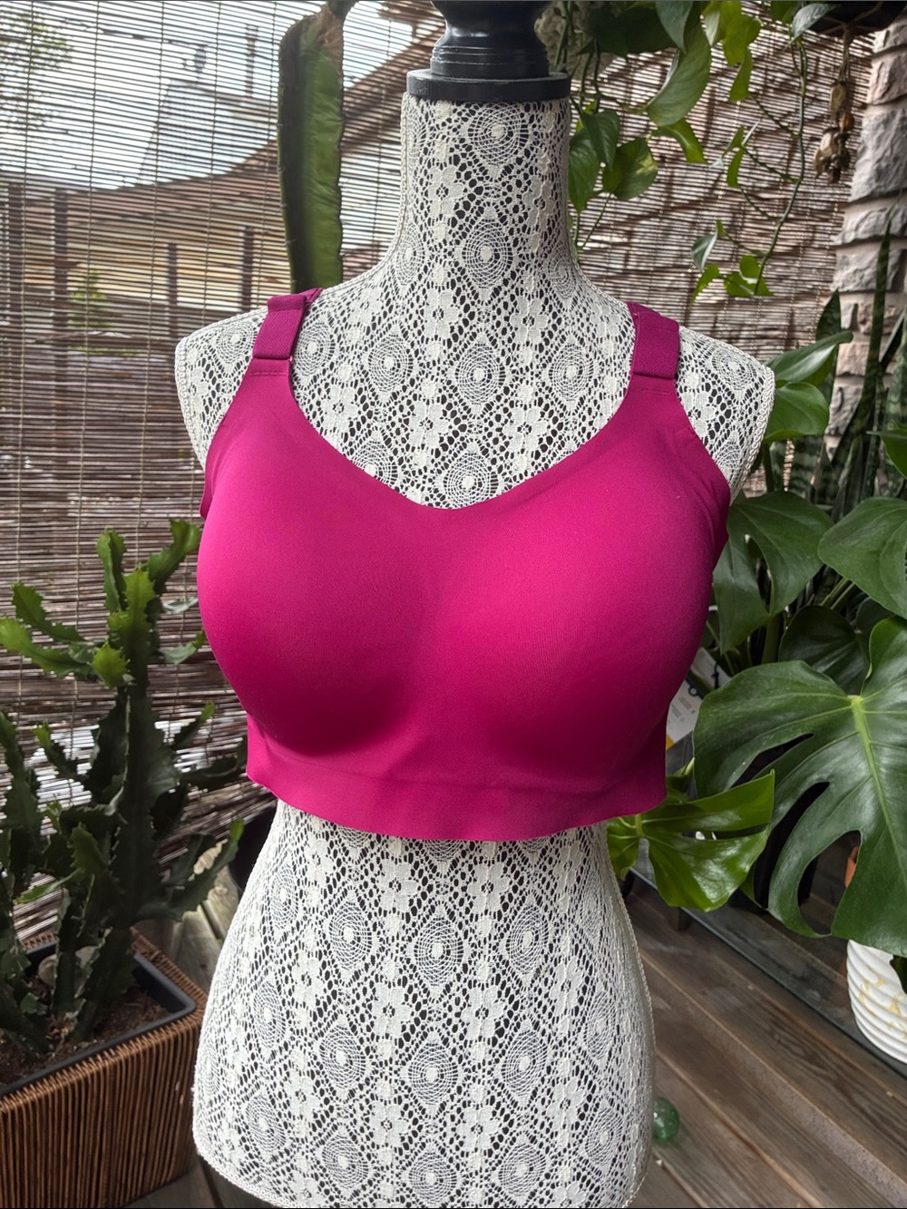 All in motion Seamless Magenta sports bra XL vented cross back
